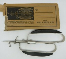 Vintage Parisian Hooked Rug Shuttle Needle Sears Roebuck  Co in Original Box