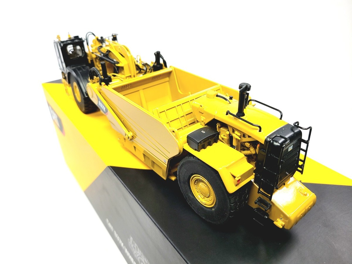 Caterpillar Cat 637K Scraper with Coal Bowl - CCM 1:48 Scale Caterpillar Cat 637K Scraper with Coal Bowl - CCM 1:48 Scale