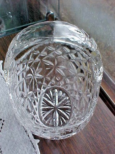 Basket Cut Glass 6-1/4" tall 5-3/4" across 3" deep Pineapple Star Pattern - Picture 5 of 12