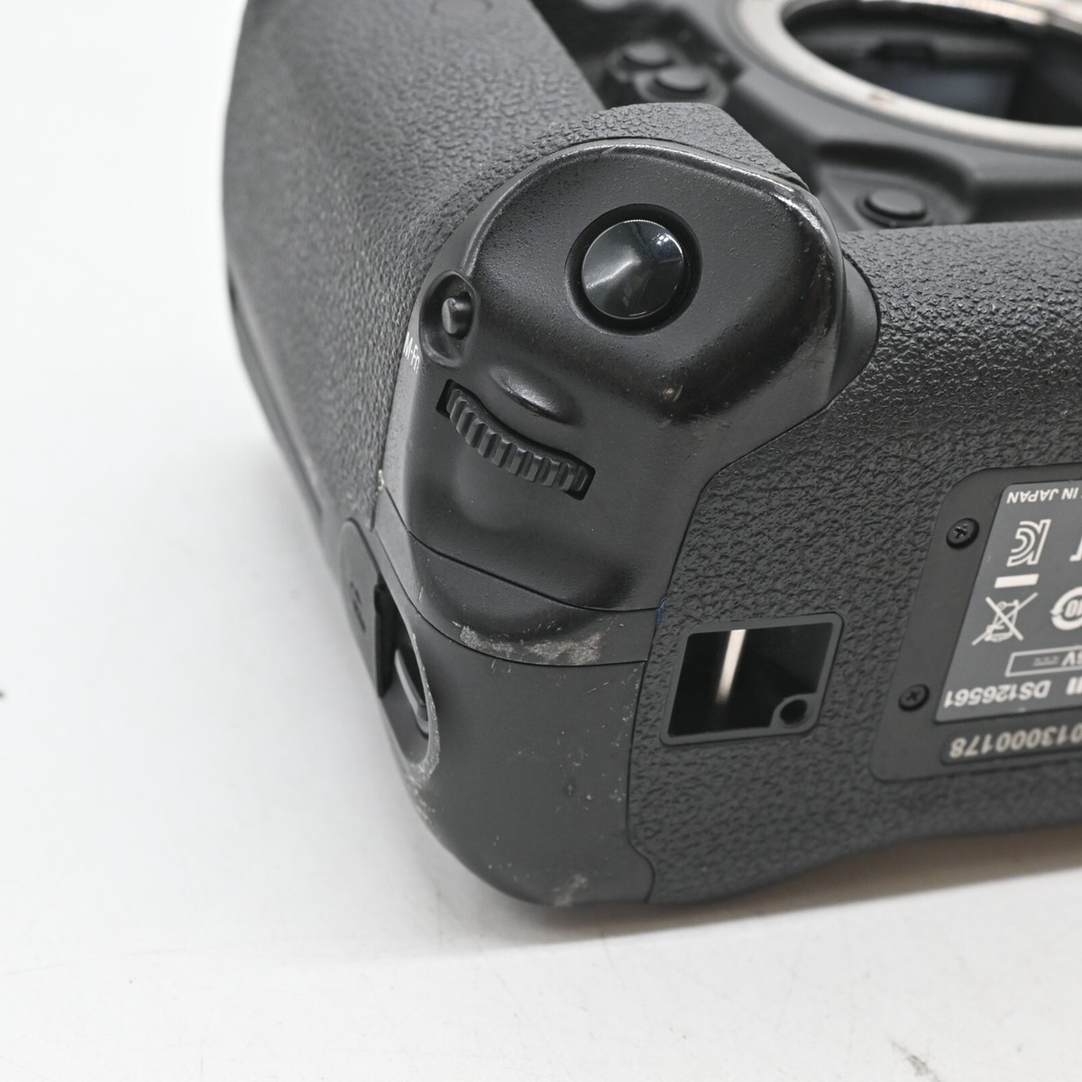 Canon EOS 1DX Mark II 20.2MP DSLR Camera Body[Exc+3 / Shutter