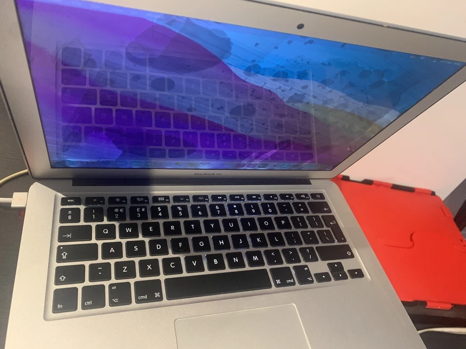 Apple MacBook Air 13.3" 128gb HD, 8GB RAM, 1.8GHz, Model No. A1466 - Image 4 of 4