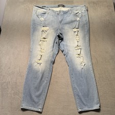 Torrid Boyfriend Womens 26R Relaxed Jeans Light Wash Distressed Grunge EUC