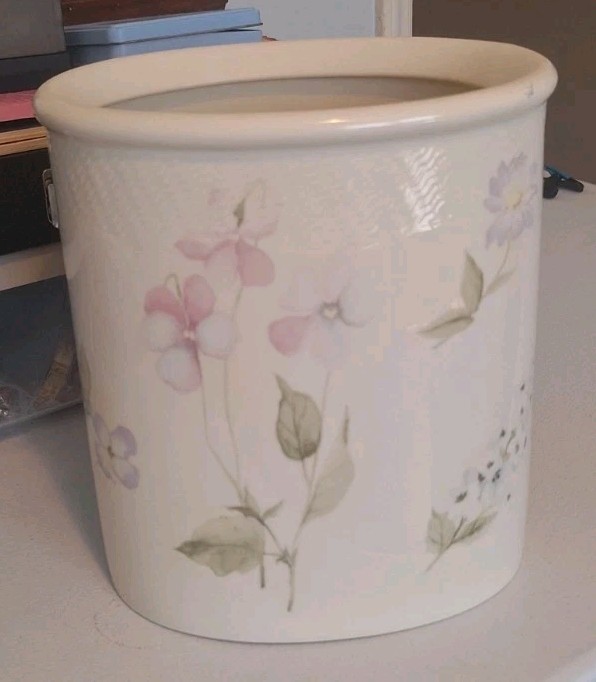 Forget Me Not Ceramic Ware Heavy Ceramic Wastebasket 10” Oval Trash Can Floral