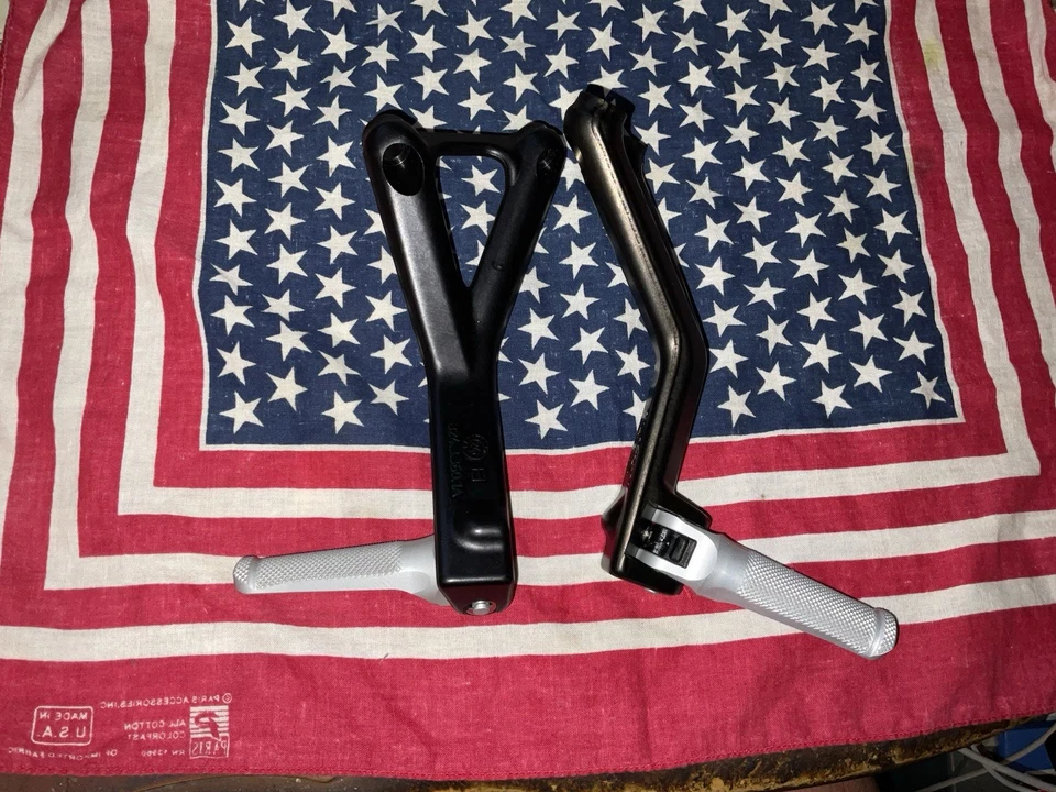 Ducati Panigale V4 Passenger Left & Right Footrest Bracket 2022-2024 (New) Foto 4 de 4