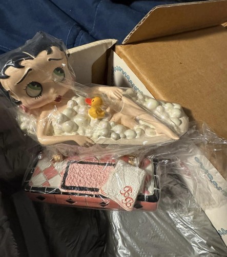 Vintage Danbury Mint BETTY BOOP “Bathing Betty” Collector Figurine