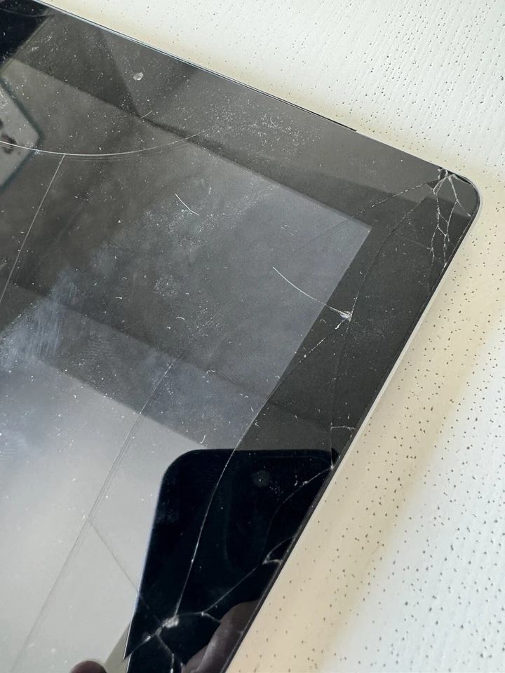 Apple iPad 2 16GB - A1396 Wi-Fi + SIM 3G - Schermo Rotto, Batteria OK, Sbloccato - Immagine 3 di 4