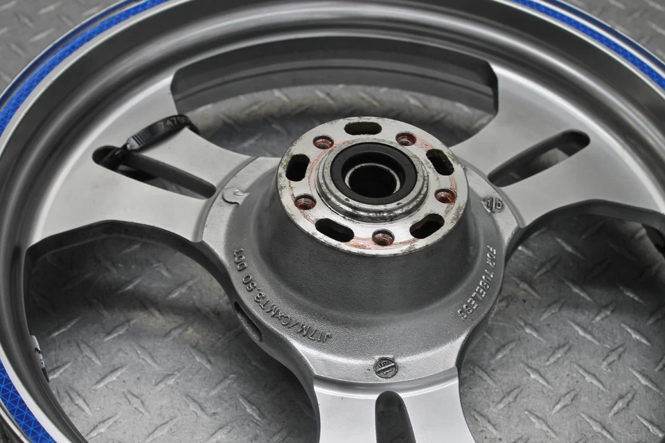 Llanta delantera Suzuki Marauder 1600 VZ1600 2004 Foto 2 de 4