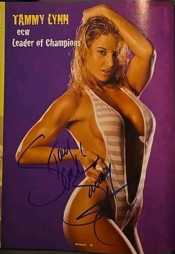 WOW World Of Wrestling Magazin Hardcover 1999 signiert von Sunny & Francine JSA