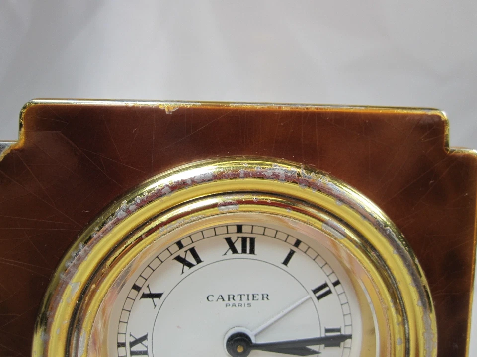 Reloj de Escritorio Must De Cartier Metal Dorado y Laca Bordo Siglo XX Modelo 7512 Foto 3 de 4