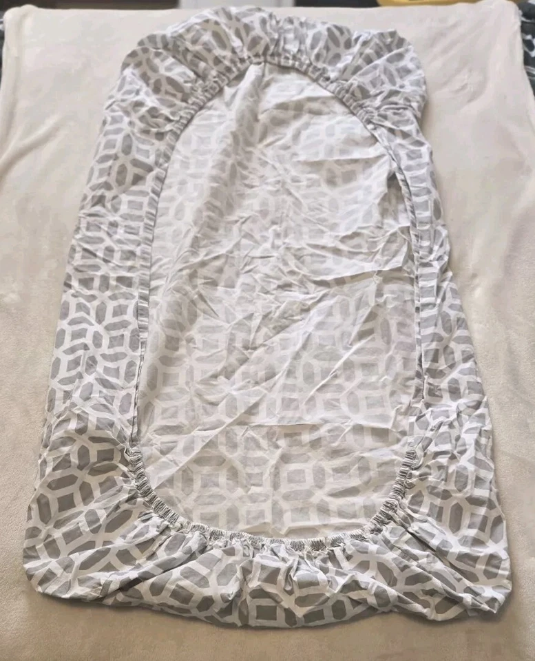 SÁBANA CUNA NIÑOS GRANERO CERÁMICA 100% ALGODÓN ORGÁNICO 25x53 PULGADAS GRIS BLANCO GEOMÉTRICA Foto 2 de 4