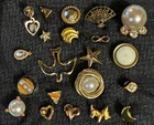 🔥Hello Gorgeous! GREAT lot of 21 SINGLE gold tone stud EARRINGs! Scotty dog moo
