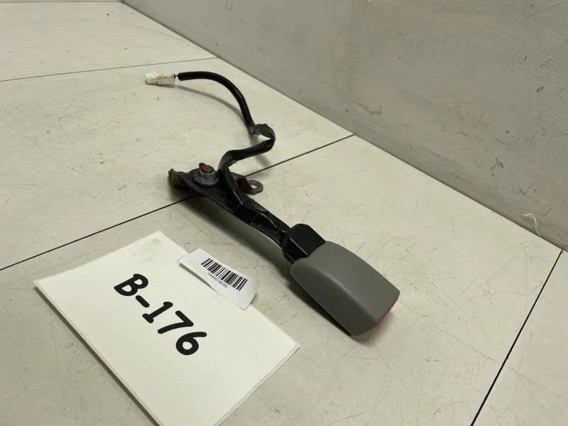 Toyota Camry 2008 híbrido hebilla de cinturón de seguridad delantero izquierdo OEM+ Foto 2 de 4