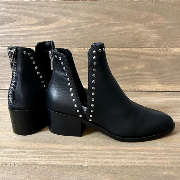 Steve Madden 7 Conquest Black Leather Studded Zip Deep V Ankle Booties EUC  | eBay