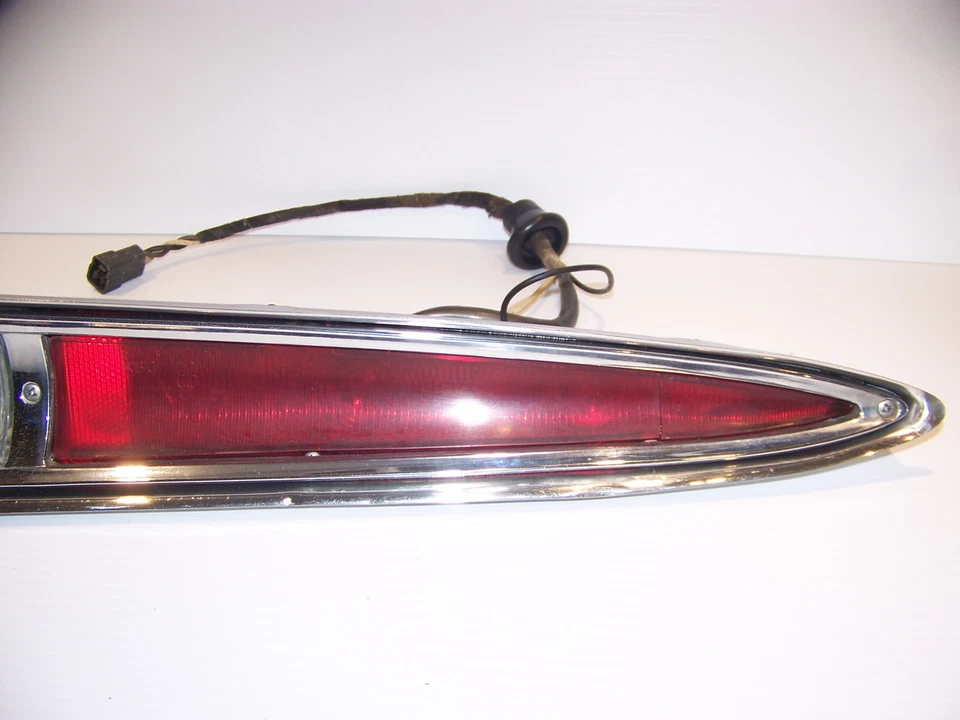 Conjunto de luces traseras Chrysler Imperial 1965 derecha carcasa de lente fabricante original cableado corona Lebaron Foto 3 de 4