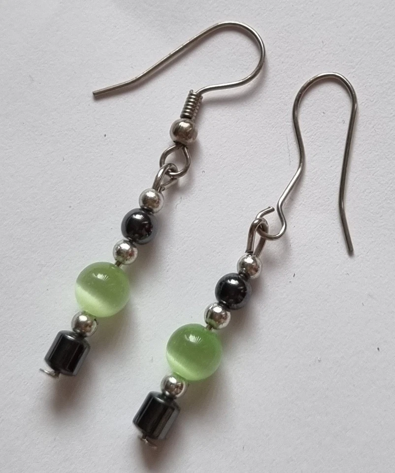 Bonitos pendientes colgantes de hematita y cuentas de vidrio Foto 2 de 2
