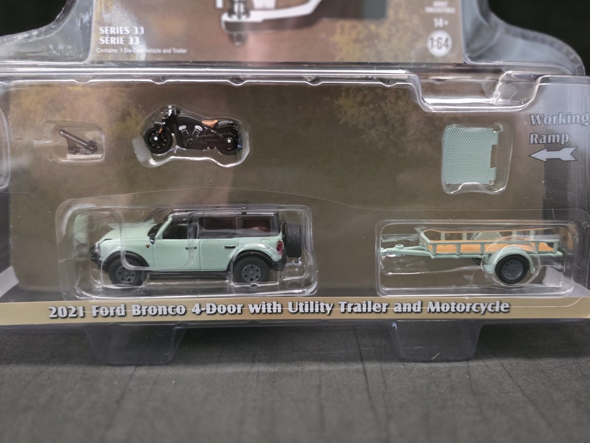 Greenlight Hitch & Tow 33 - 2021 Ford Bronco with Trailer