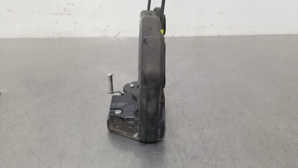 Toyota 4runner 16 2016 cerradura puerta pestillo conductor trasero izquierdo Foto 3 de 4