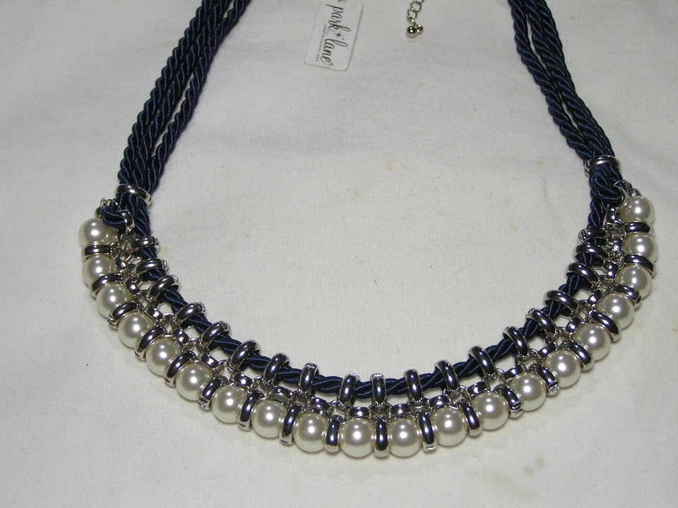 ...Nuevo PARK LANE...Color Plata, Perlas Imitadas, Collar Cuerda Azul... Foto 2 de 4