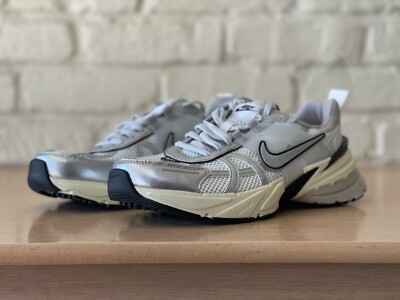 Nike V2K Run Summit White Silver Black FD0736-100 Women's Size 9