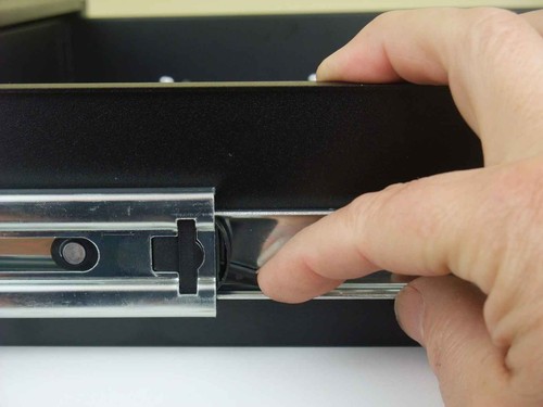 2 HE Aluminium Rack-Schublade Schloss Schnelltrennung Vollauszug Adam Hall NEU - Bild 6 von 9