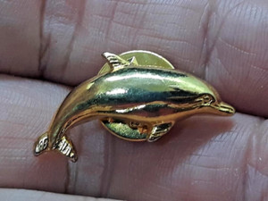 Vintage Goldtone Metal DOLPHIN Nautical Beach Marine Fish Ocean Lapel Pin