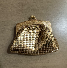 Vintage WHITING DAVIS mini gold mesh kiss lock coin purse EUC