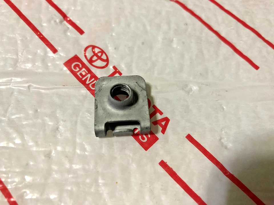 *NUEVO SOPORTE PARA PLACA DE MATRÍCULA TOYOTA LENGÜETA METÁLICA TORNILLO TUERCA SOPORTE SUPRA CELICA PREVIA Foto 2 de 4