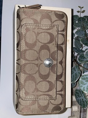 Coach Authentic Women's Wallet Brown/tan