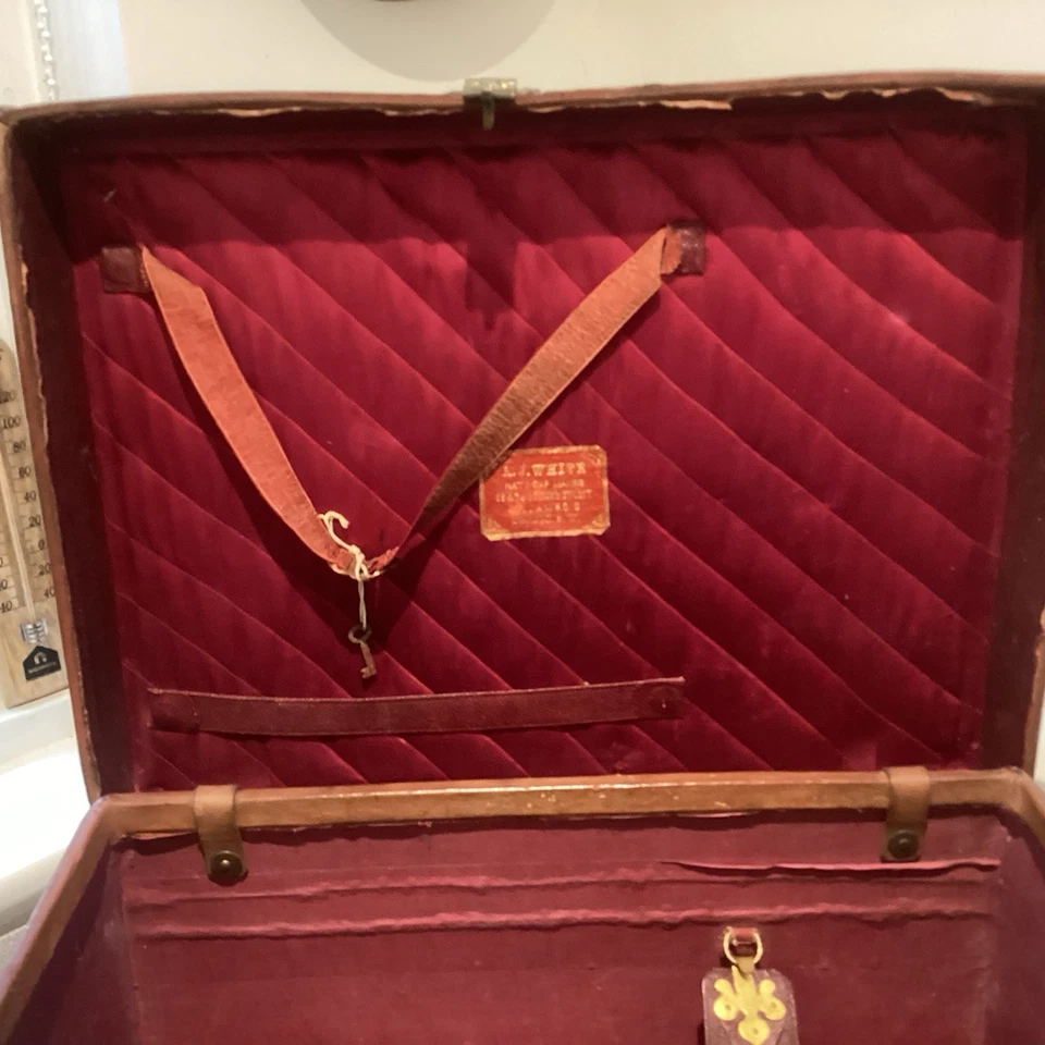 Antique Large Leather Hat Box, Storage Case. c1900 A J White London ( hatmakers) - Image 4 of 4
