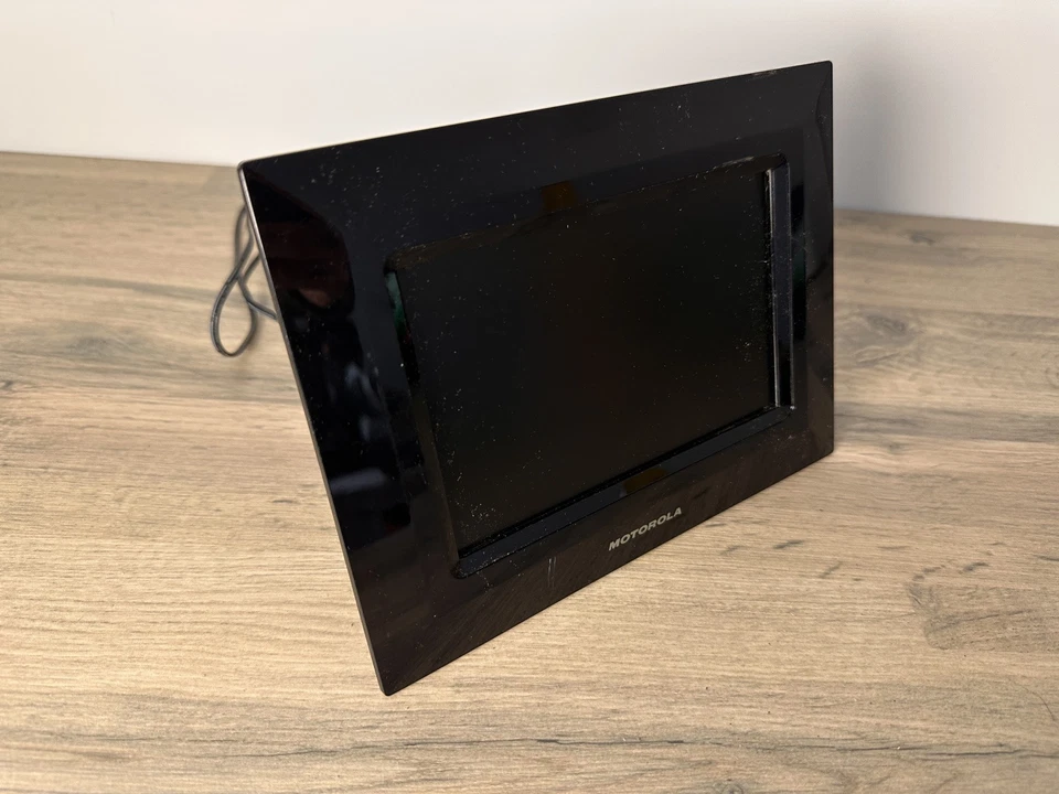 Motorola MF700 7" Digital Photo Frame - Slideshow - USB & Memory Card - Black - Image 3 of 4