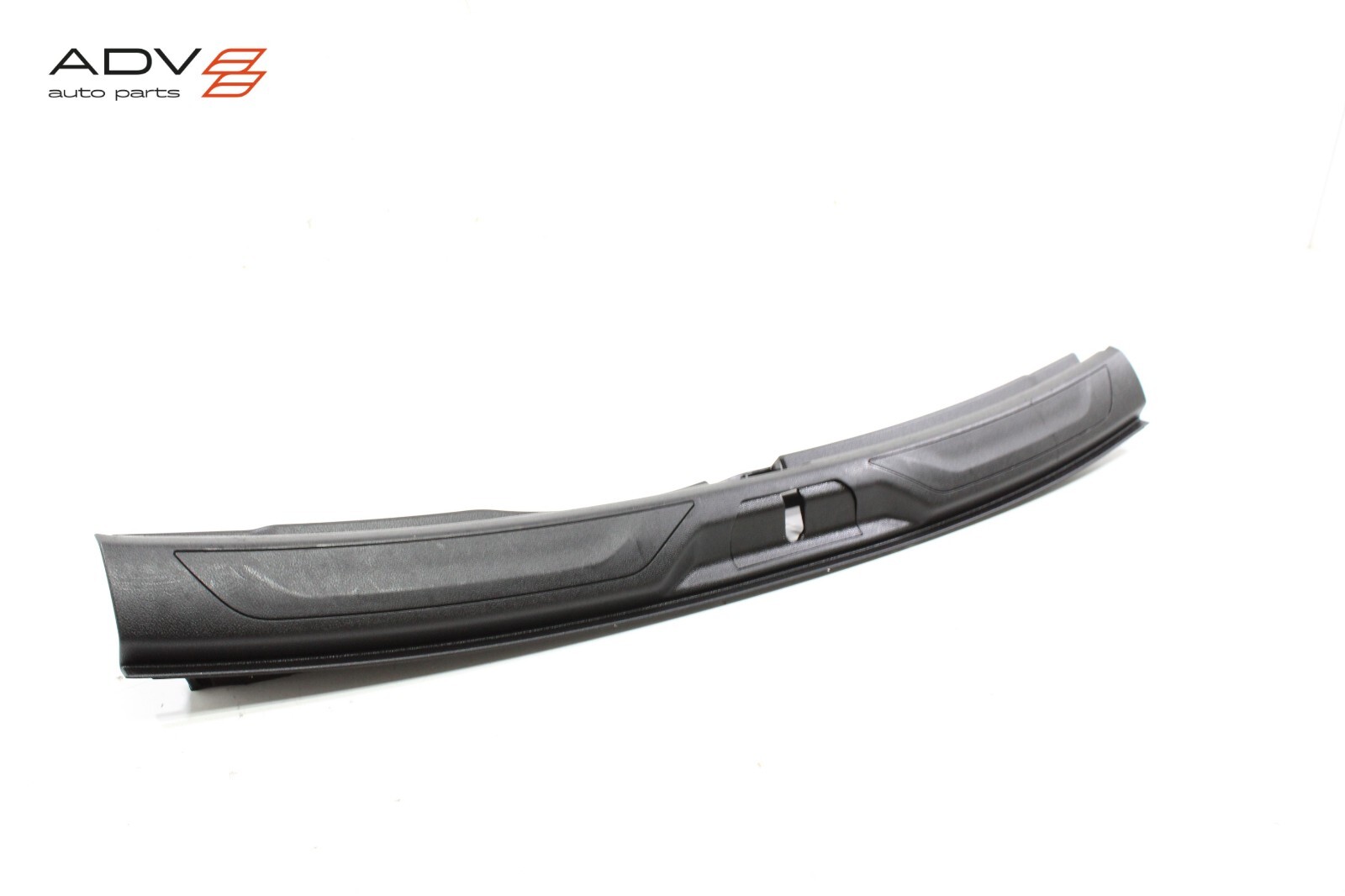 2017-20 MASERATI LEVANTE TRUNK LATCH LOCK SILL SCUFF PLATE TRIM COVER PANEL OEM