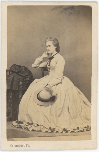 CDV circa 1865. Portrait d'une femme en robe par Ken à Paris. Mode