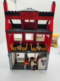 LEGO CITY 7641- CITY CORNER. Mint condition.