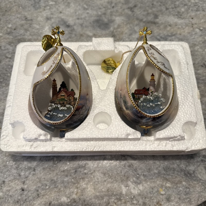 Thomas Kinkade "Beacon of Hope" & "The Light of Peace" Ornament Set