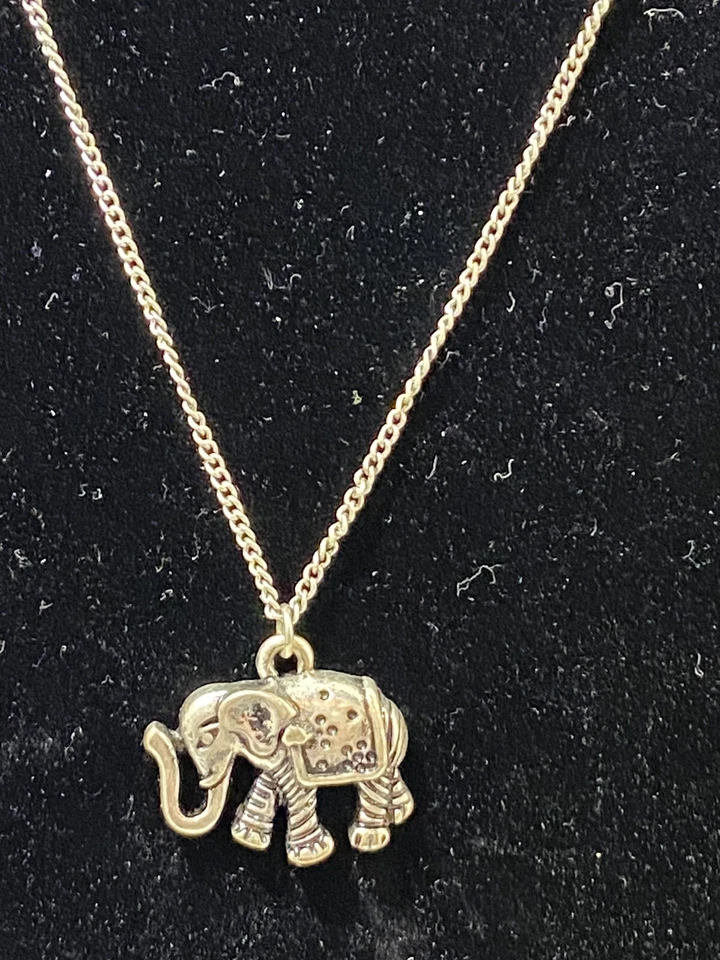 Collar de eslabones de cadena de moda disfraz tono plata con colgante de elefante  Foto 4 de 4