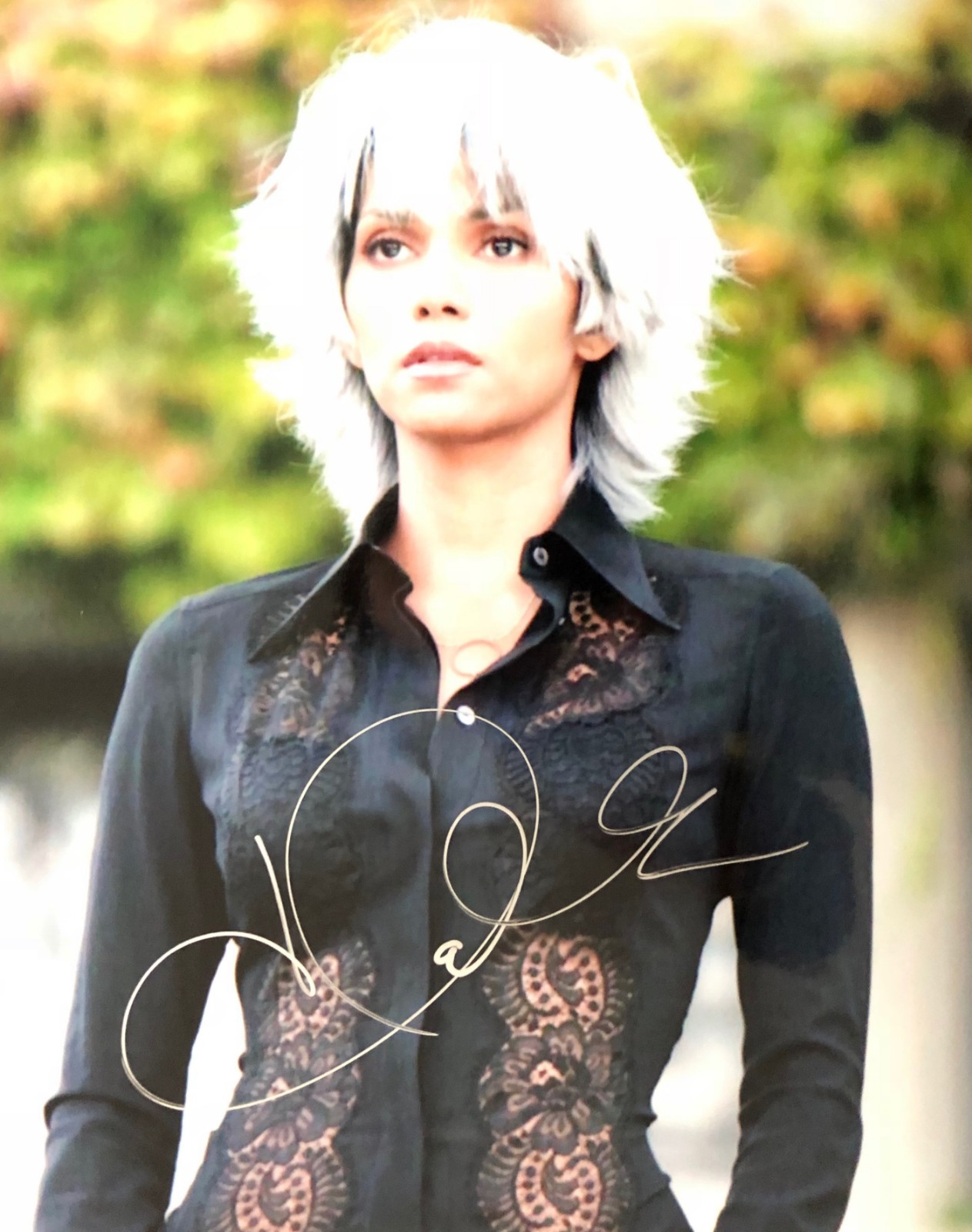 Halle Berry In Person Signed 8x10 Photo X Men Storm Autographed Ebay