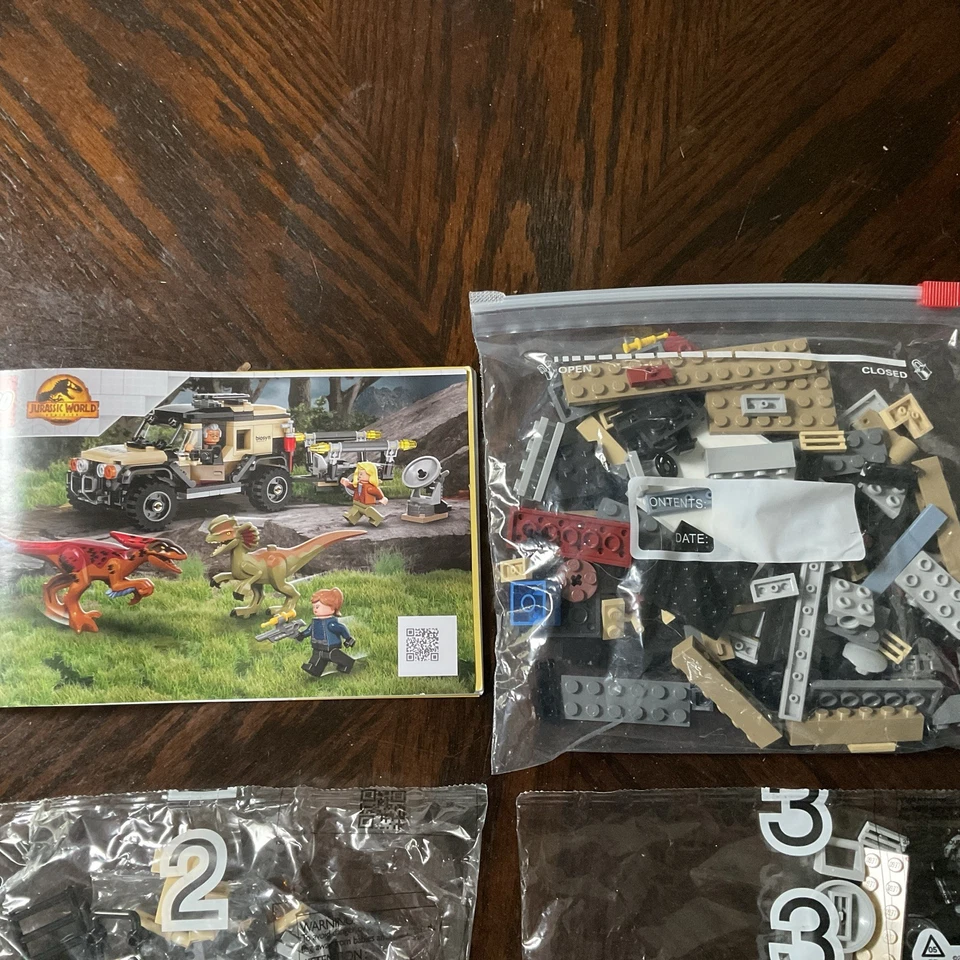 LEGO Jurassic World (76951): Pyroraptor & Dilophosaurus Transport | Open Box - Image 4 of 4