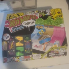 EXCLUSIVE Hot Wheels TONY HAWK HQ SKATEPARK FINGERBOARD HEADQUARTERS Tech Deck