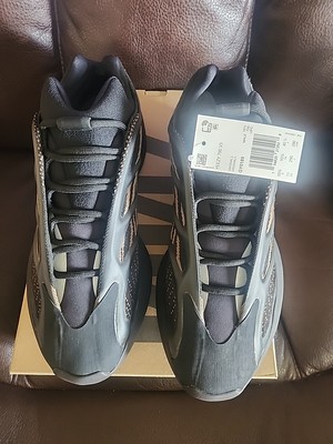 Yeezy 700 CLAY BROWN size 11  GY0189 FREE SHIPPING