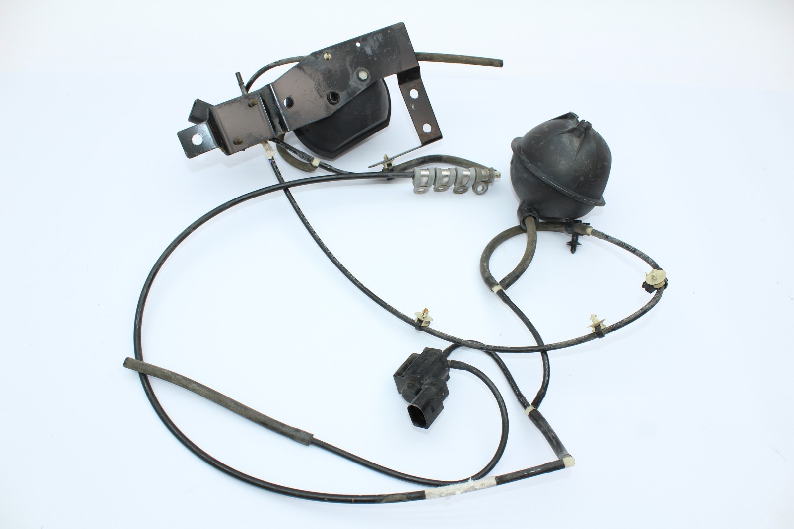 2003-2006 Bentley Continental GT Rear Left & Right Exhaust Solenoid Vacuum Tank