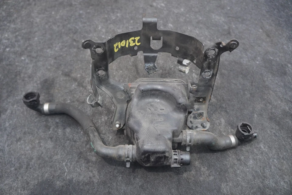 Coolant Recovery Expansion Tank 17137575578 BMW 650i F12 2012-19 550i 750i X5 X6 - Image 3 of 4