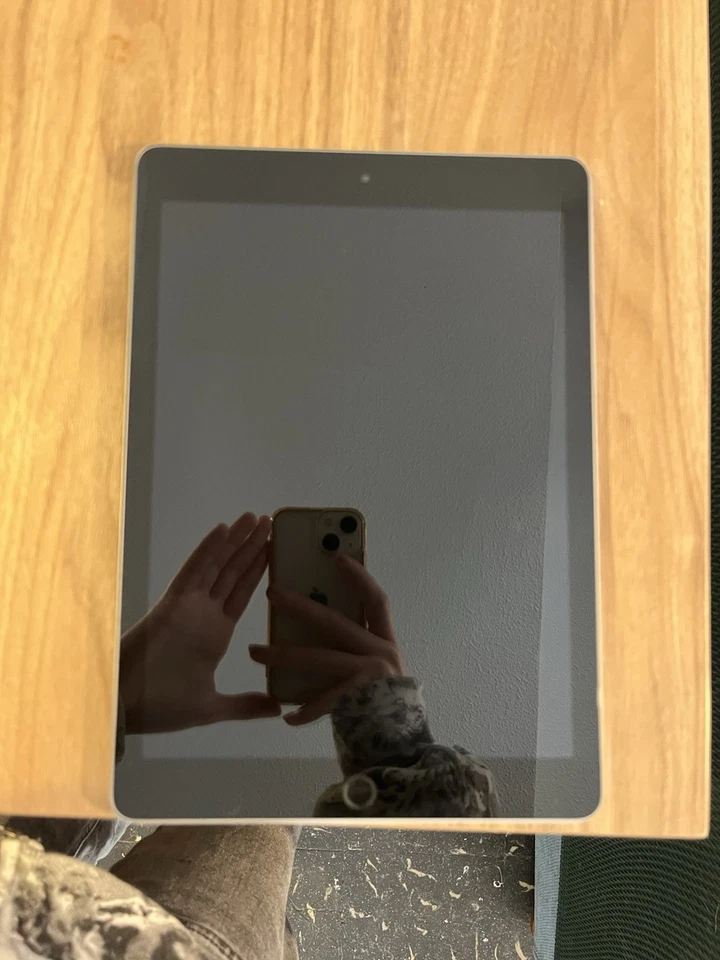 Apple iPad (6th generation) · 128GB · Wi-Fi, foto 1 de 5