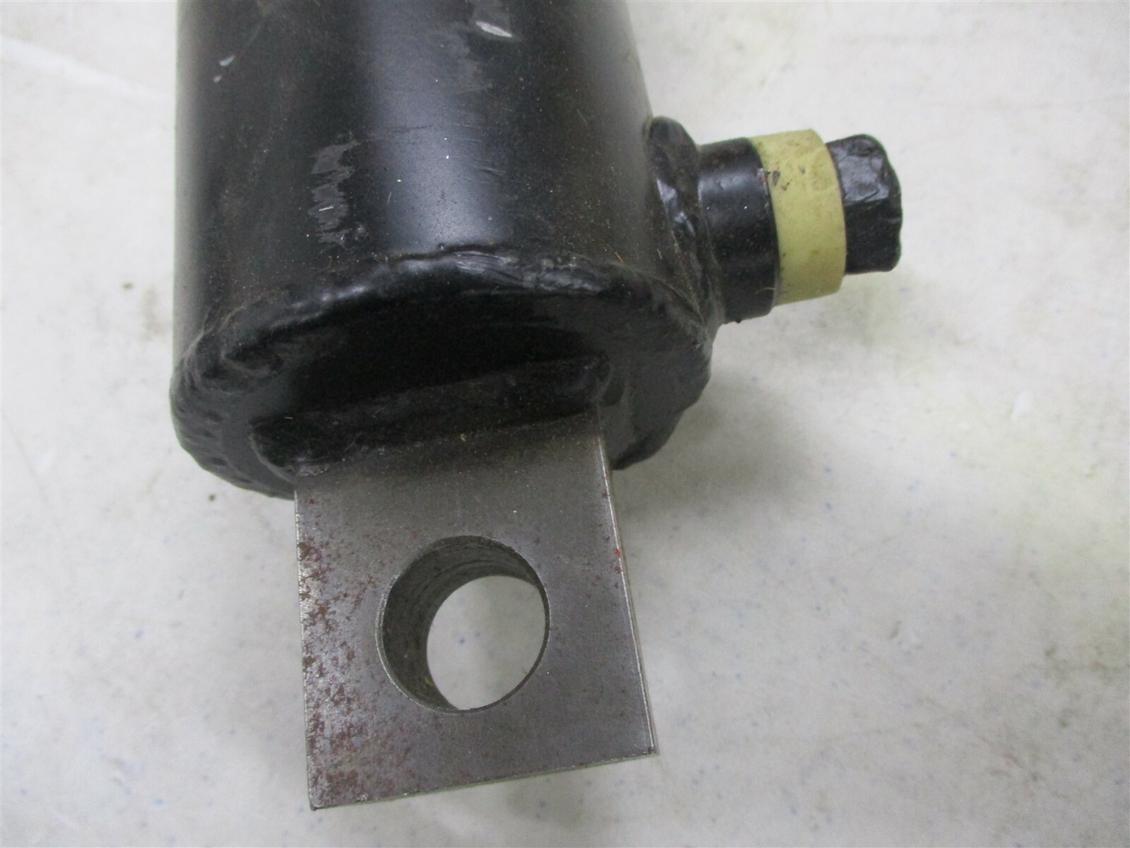 7661136260 GENUINE OEM KUBOTA HYDRAULIC LIFT CYLINDER F2000 F2100