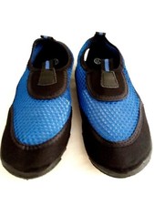 . Revolution Boy's Youth Slip-On Black  Blue Water Shoes size M 13/1