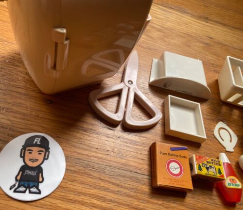 VTG 1987 BEETLAND LIL MINI FRIDGE REFRIGERATOR DESK OFFICE SUPPLY SET TOY RARE - Picture 7 of 12