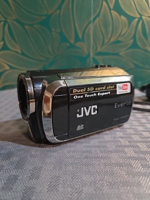 JVC Everio GZ-MS120 HD Camcorder  Zoom Dual SD Slots 2.7''  USB 30 Day Warranty 