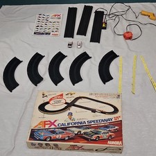 Aurora AFX California Speedway 1974 HO Slot Car Race Set Track Cars Controllers