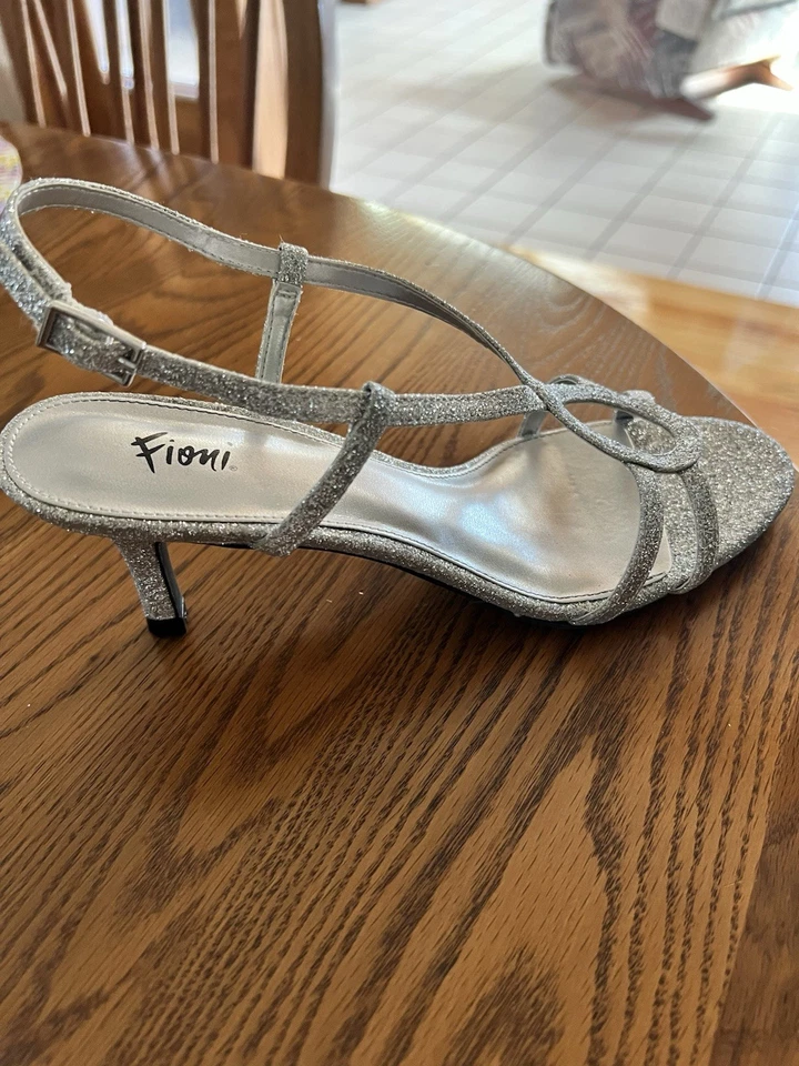 Women’s Heel Size 6 1/2 - Image 3 of 3