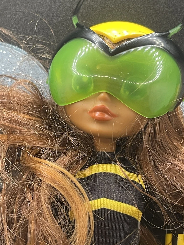 DC Super Hero Girls Bumblebee Doll Cartoon Network Action Figure 72406  - Image 2 of 4