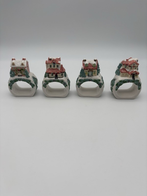 Set Of 4 Pfaltzgraff Winterberry 3D Cottage House Napkin Holder Rings